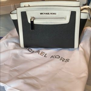 Michael kors crossbody